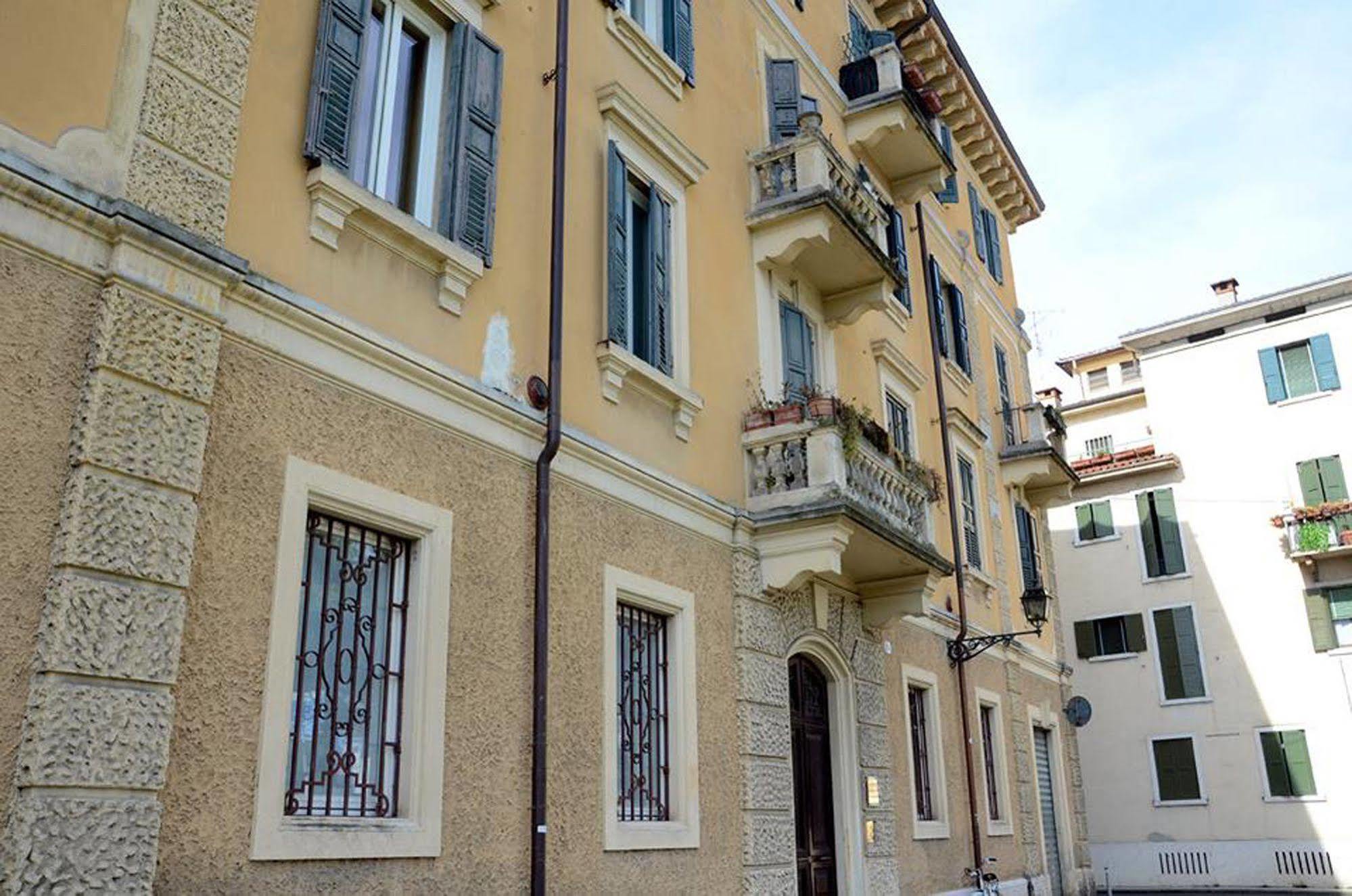 Le Flaneur - Vintage Suite Verona Exterior foto